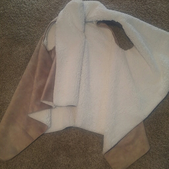 Reversible faux fur vest - Picture 3 of 4